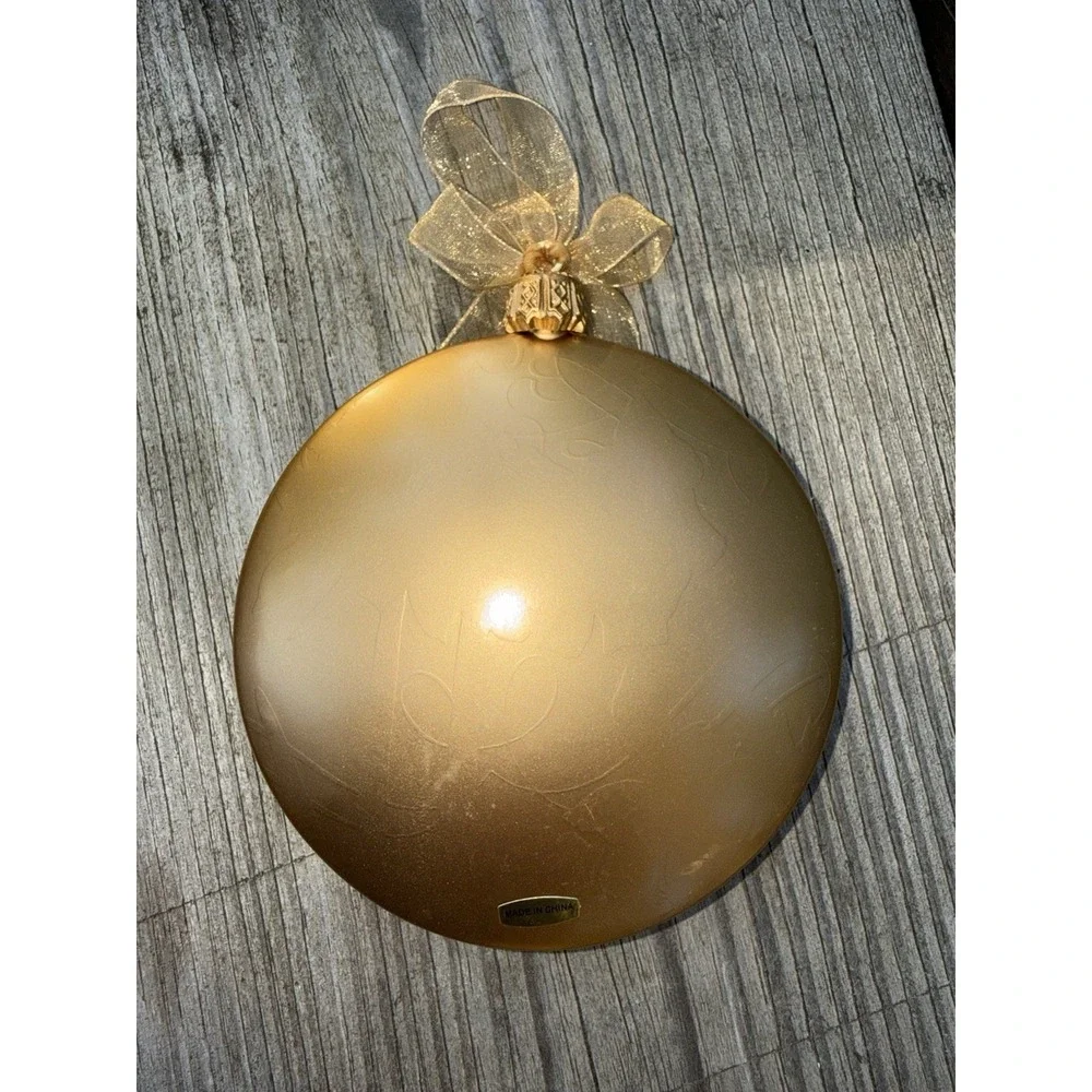 Mary Lou Goertzen Li Bien Glass Christmas Ornament Gold White Amaryllis Floral